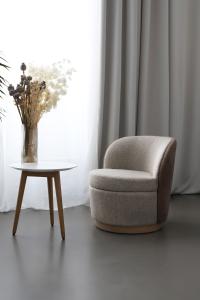 Loungesessel  laminierter Sockel